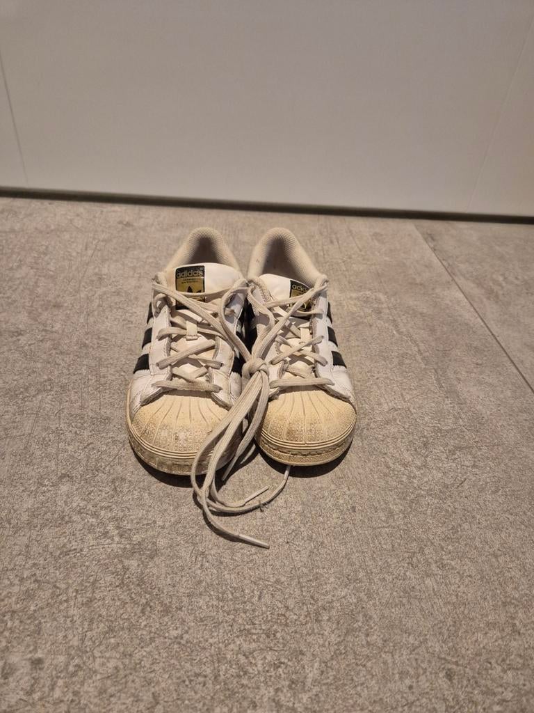 Adidas superstar maat 34, Adidas, Jongetje of Meisje, Ophalen of Verzenden, Gebruikt
