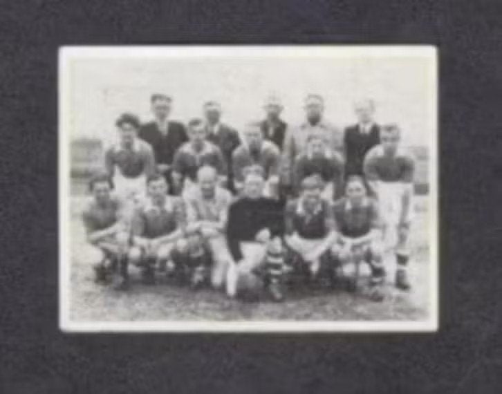 Voetbalplaatje BNC Finsterwolde 1951-1952, Ophalen of Verzenden, Zo goed als nieuw