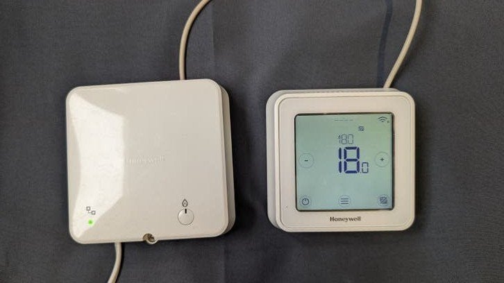Honeywell T6H600WF Slimme Thermostaat, Ophalen of Verzenden, Slimme thermostaat, Zo goed als nieuw