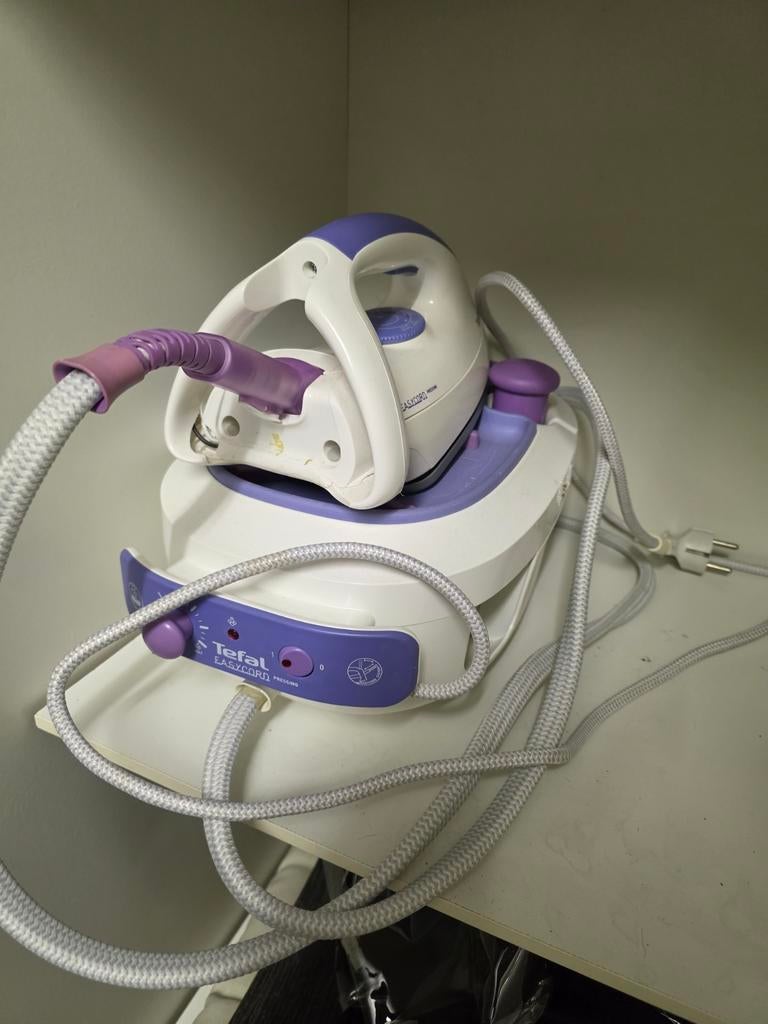 Tefal Easycord Strijkijzer met snoer - Wit/Paars, Witgoed en Apparatuur, Strijkijzers en Strijkplanken, Ophalen, Gebruikt, Strijkijzer met snoer
