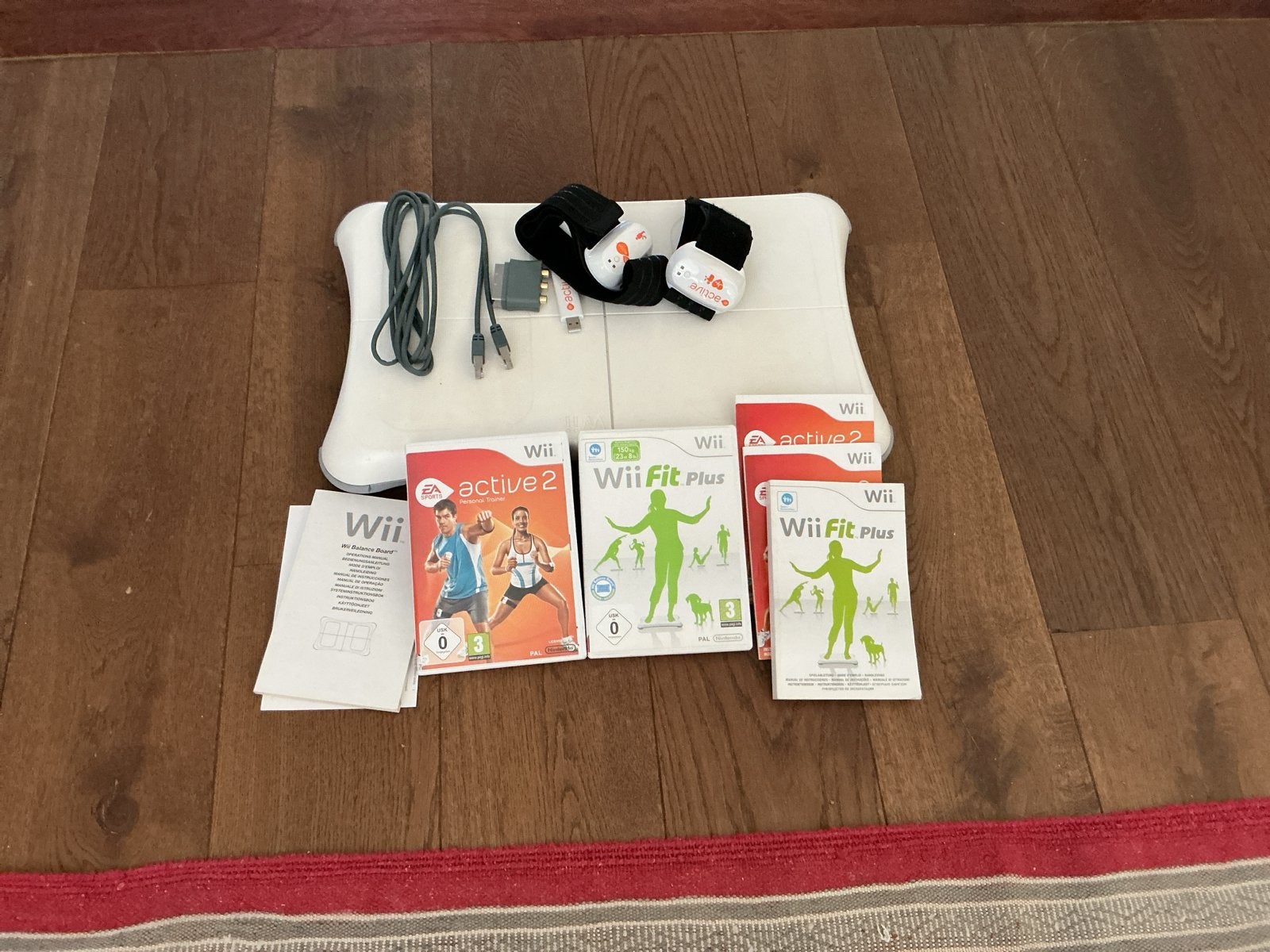 Wii Fit Plus en Active 2 met Balance Board en accessoires, Spelcomputers en Games, Games | Nintendo Wii, Ophalen, Gebruikt, 1 speler
