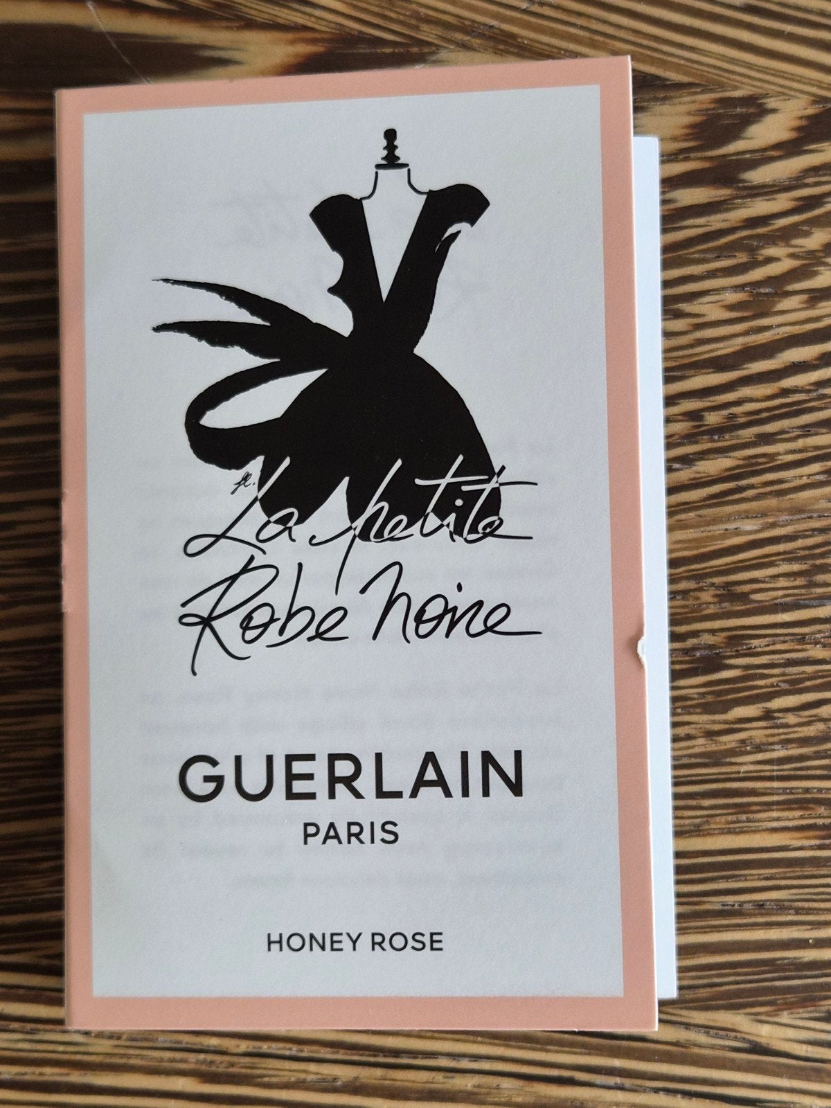 Guerlain La Petite Robe Noire Honey Rose parfum sample, Sieraden, Tassen en Uiterlijk, Uiterlijk | Parfum, Verzenden, Nieuw