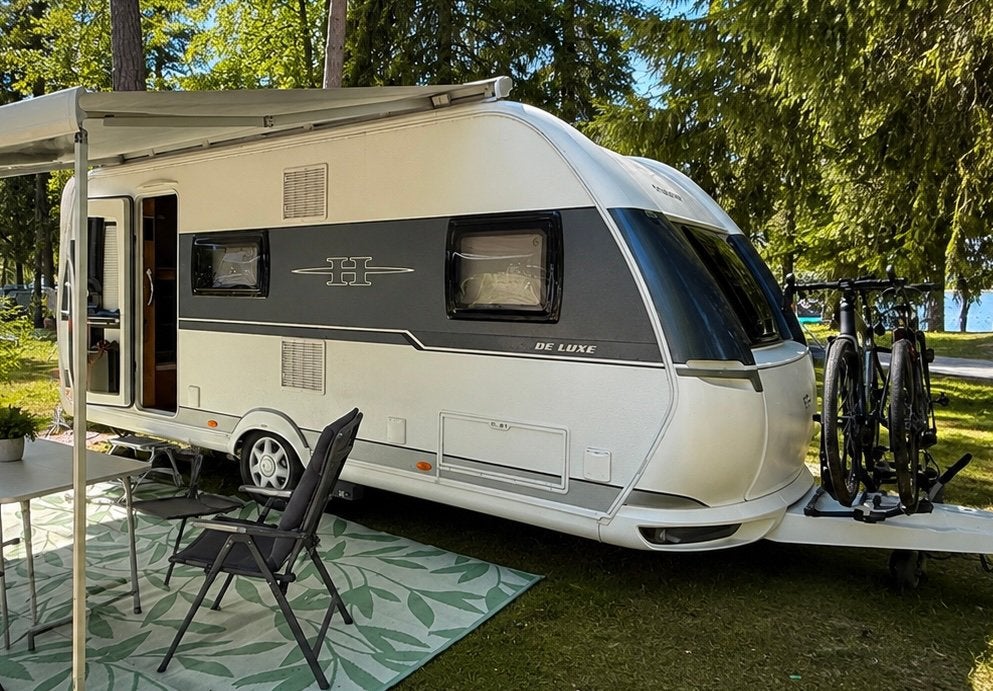 Hobby 490 KMF 2018 | Mover | Luifel & fietsendrager 2025, Kachel, Hobby, Treinzit, Dwarsbed