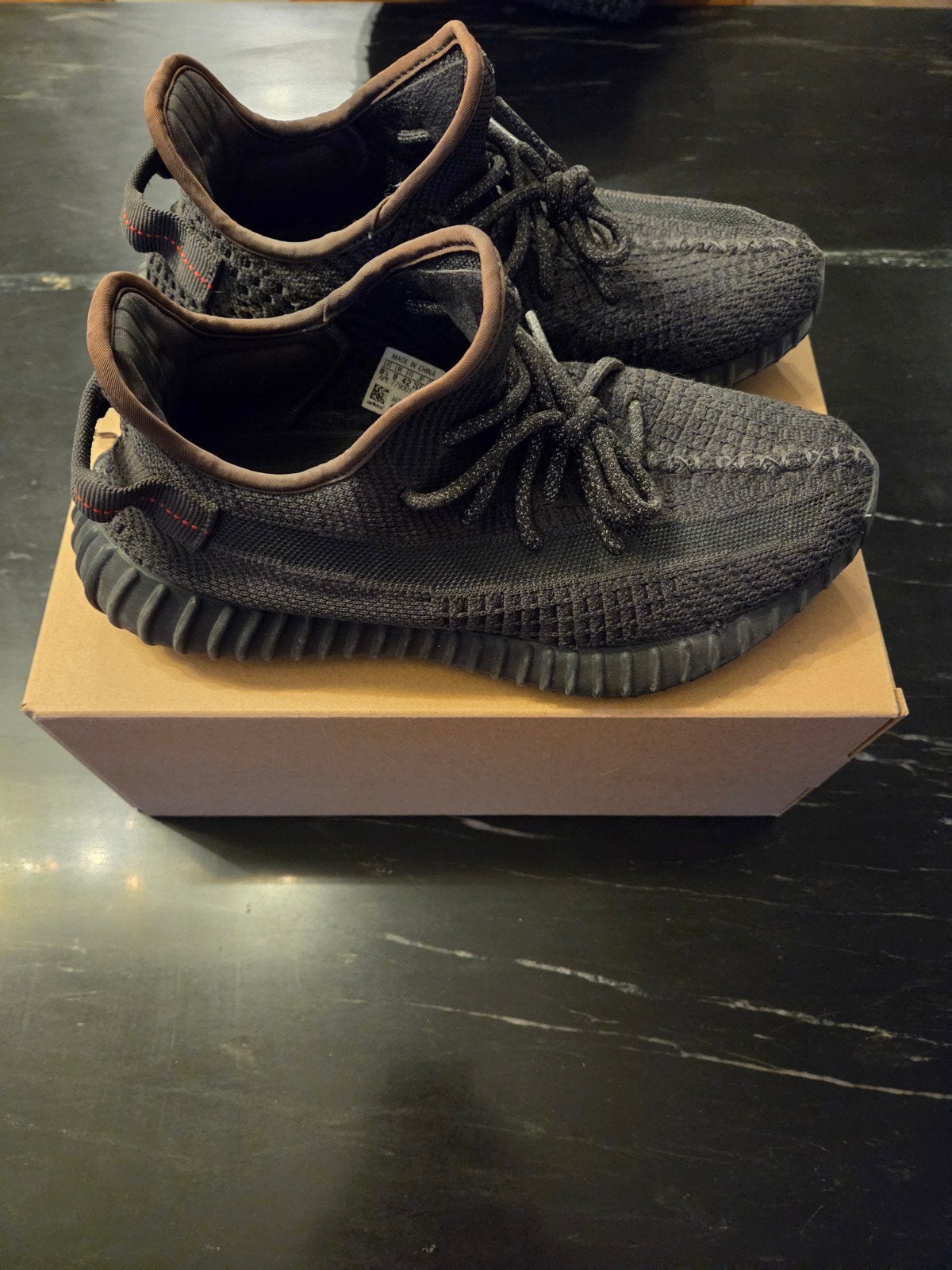 Adidas yeezy boost 350 black maat 42 origineel, Ophalen of Verzenden, Gedragen, Zwart