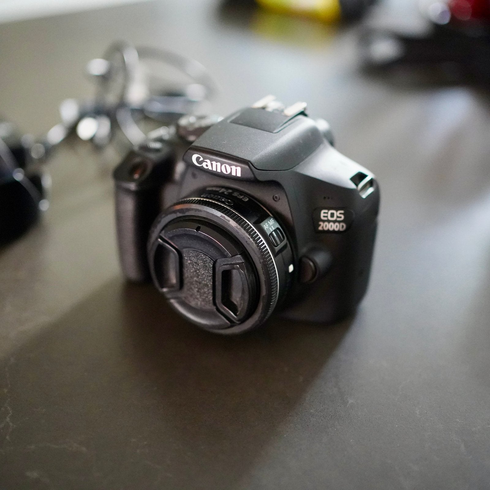 Canon EOS 2000D Spiegelreflexcamera met EF-S 24mm lens, Gebruikt, Spiegelreflex, Canon, Ophalen of Verzenden