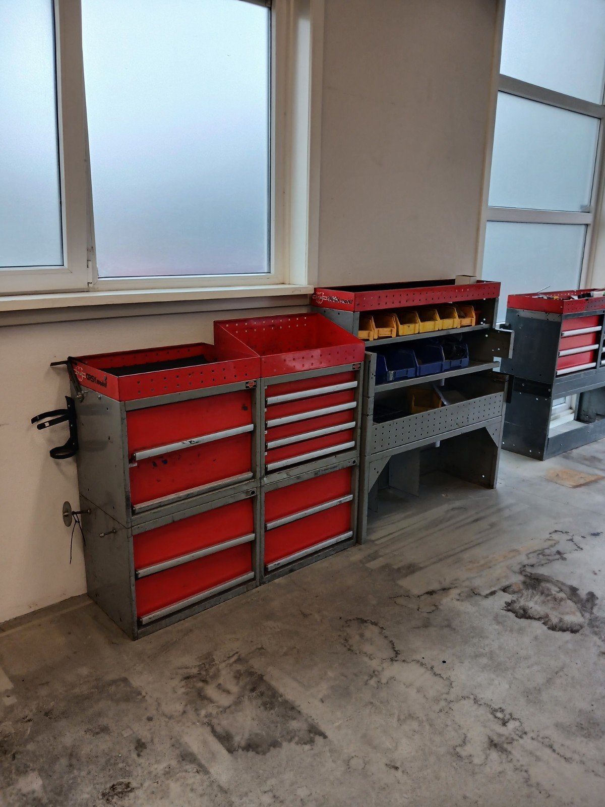 Wurth Orsymobil Bedrijfswageninrichting met Laden en Vakken, Ophalen, Gebruikt, 170 cm of meer, Bankschroef