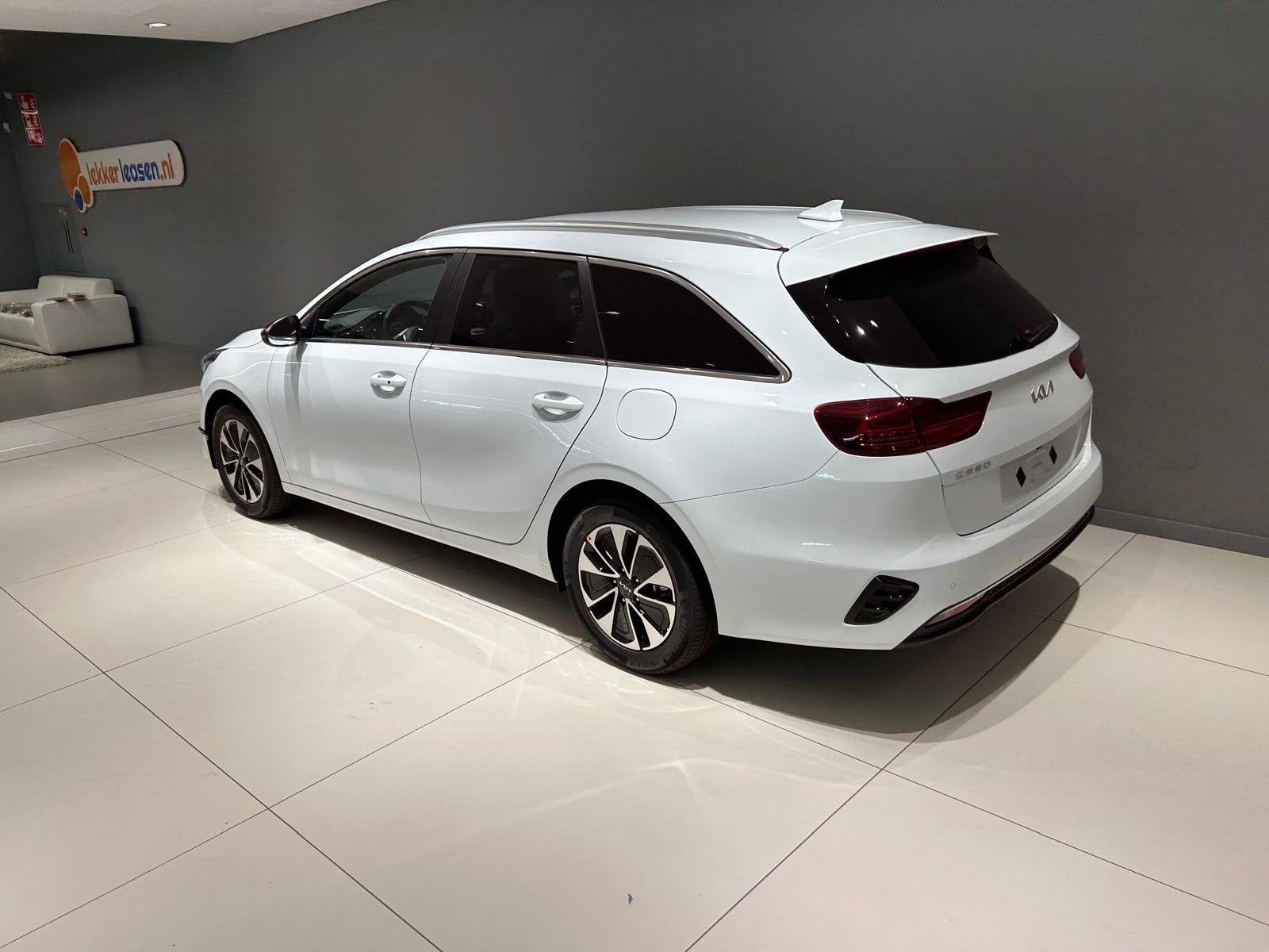 Kia Ceed Sw 1.0 T-GDi 100pk Design Edition, 12 maanden, Gebruikt, Leder en Stof, Wit