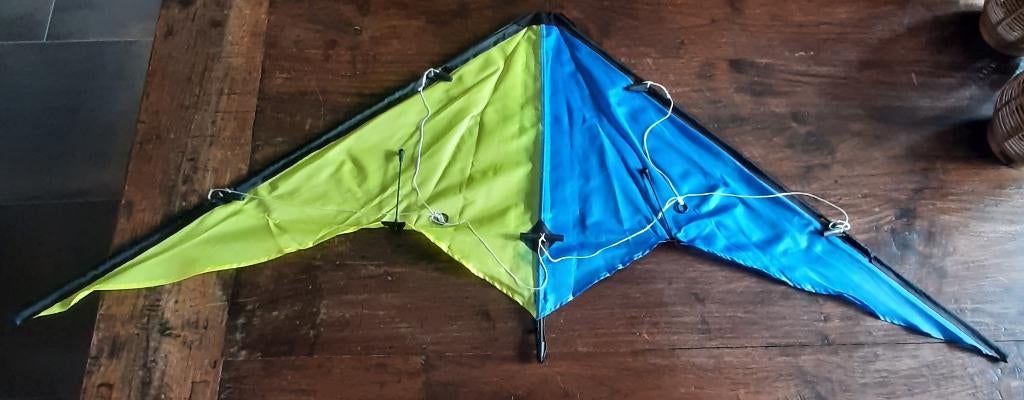 🪁Nieuw: Delta stuntvlieger - Lichtgewicht fiberglas🏷️€30,-, Sport en Fitness, Vliegeren, Ophalen of Verzenden, Nieuw, Tweelijns