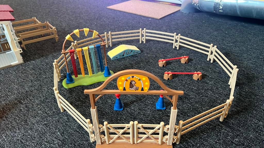 Schleich horse aggilitie  baan met 3 paardjes, Ophalen of Verzenden, Zo goed als nieuw