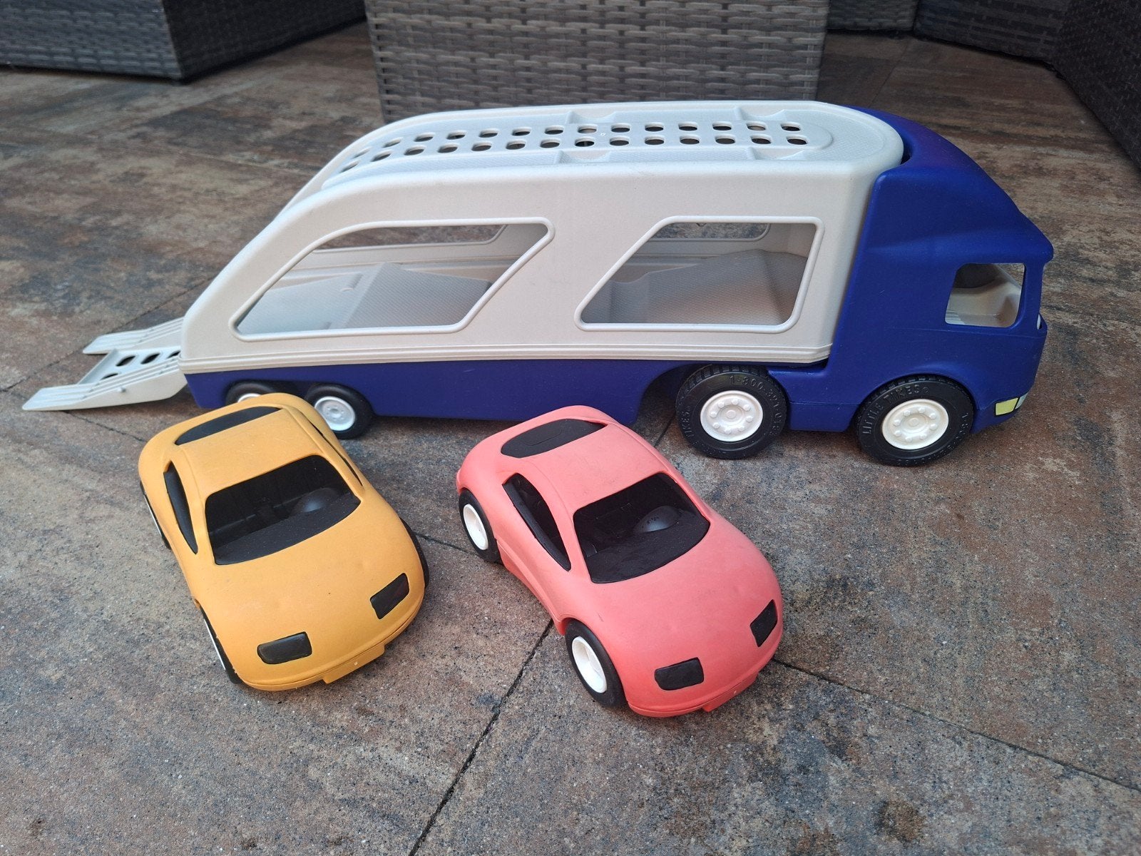 Little Tikes autotransporter met 2 auto's, Kinderen en Baby's, Speelgoed | Speelgoedvoertuigen, Ophalen