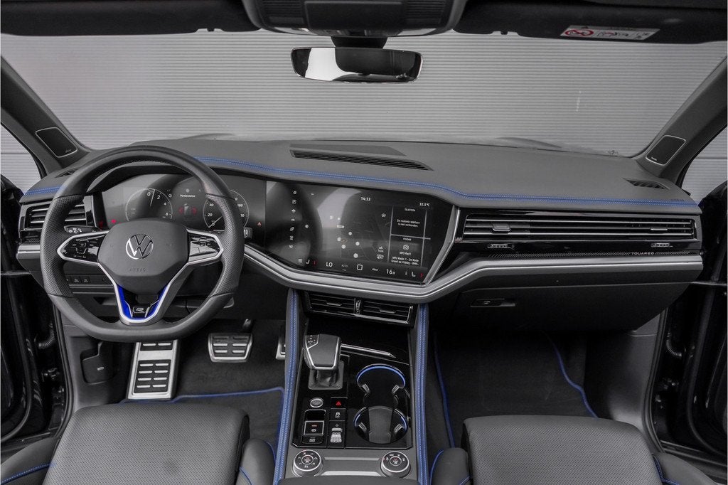 Volkswagen Touareg 3.0 TSi eHybrid 4MOTION R Facelift Black, Auto's, Volkswagen, 12 maanden, 14 kWh, Gebruikt, 2995 cc