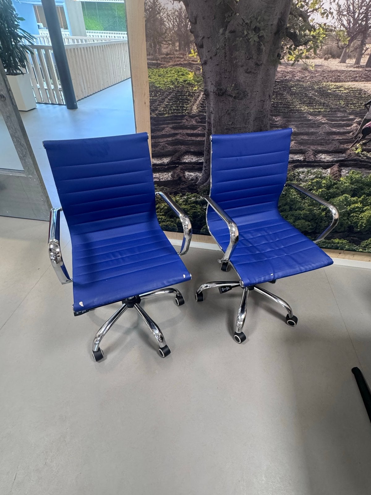Gratis: 5 blauwe bureaustoelen met chromen onderstel, Ophalen, Gebruikt, Blauw, Bureaustoel