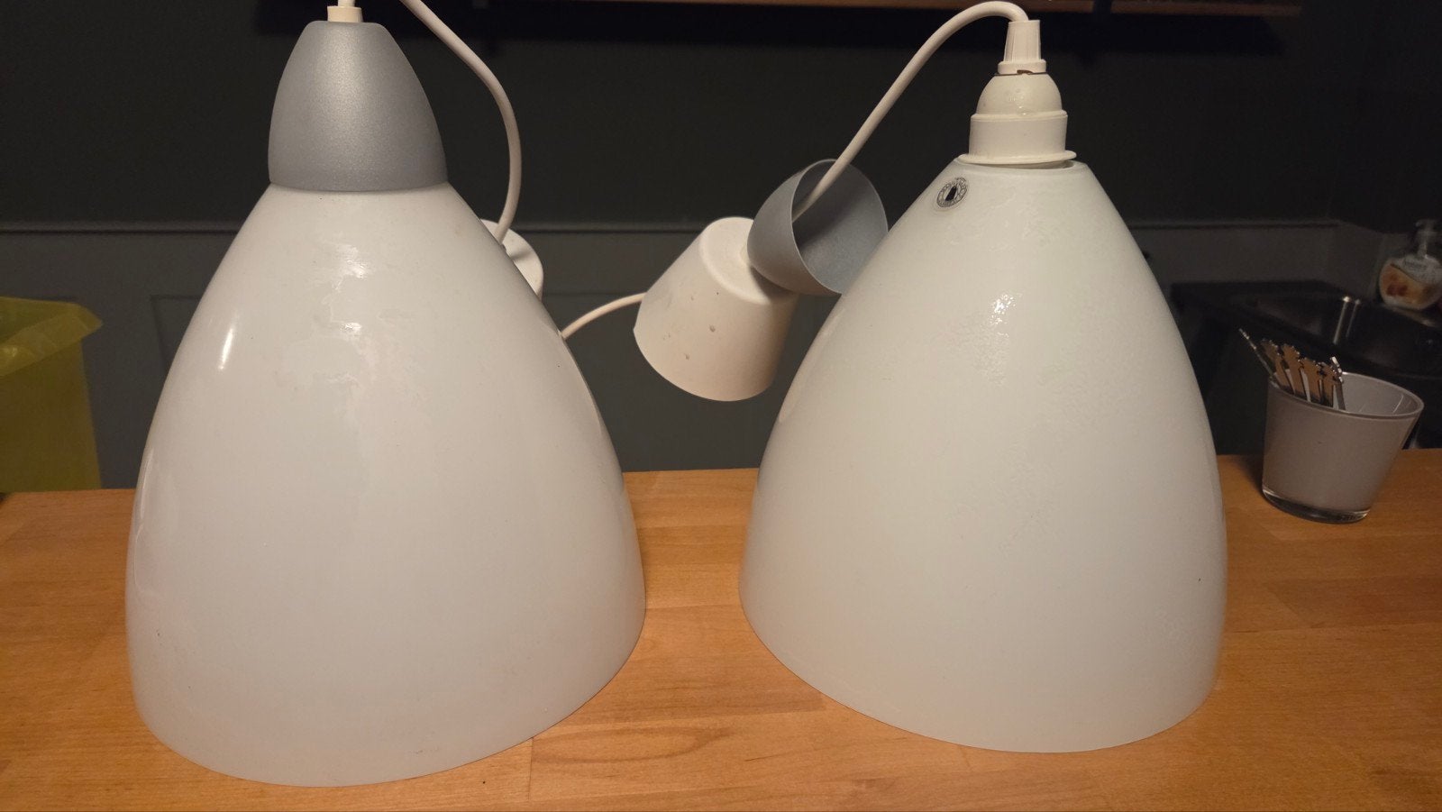 Set van 2 witte hanglampen - Modern design, Ophalen, Gebruikt, E27 (groot), Metaal