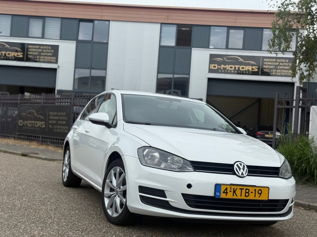 Volkswagen Golf 1.2 TSI Trendline Luxe uitvoering nap apk na, Auto's, Volkswagen, Bedrijf, Te koop, Golf, ABS, Airbags, Airconditioning