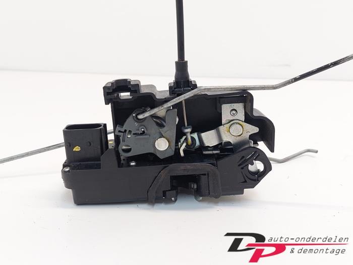 Deurslot Mechaniek 4Deurs links-voor van een Opel Antara, Gebruikt, -, -, Opel