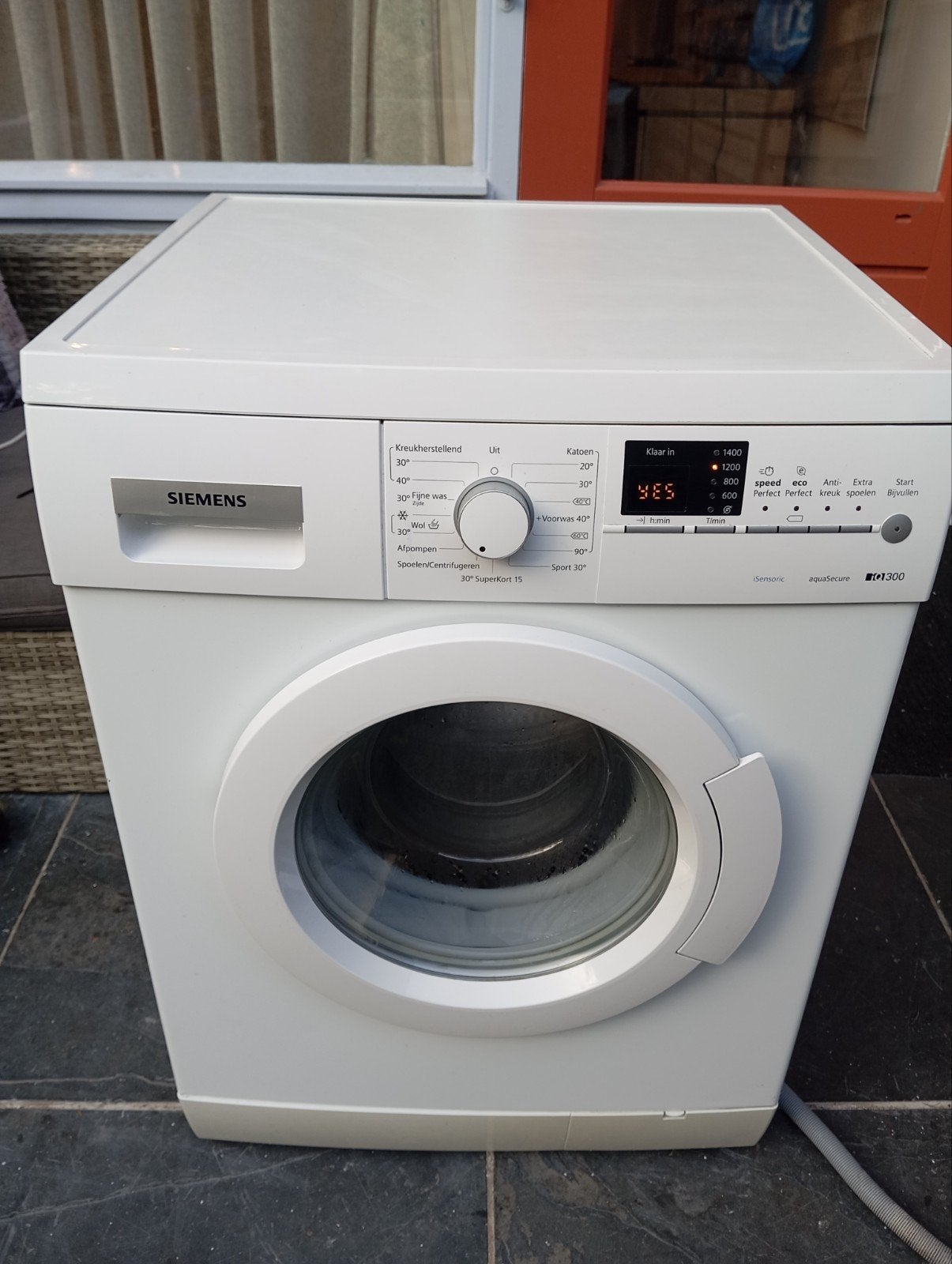 wasmachine Siemens IQ 300, 1200 tot 1600 toeren, 8 tot 10 kg, Ophalen of Verzenden, Zo goed als nieuw
