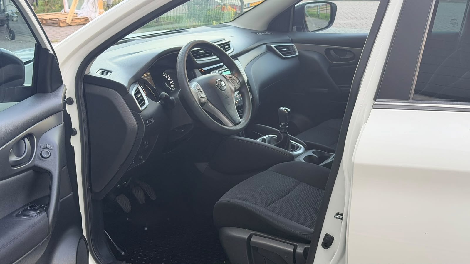 Foto 8 van Nissan Qashqai 1.2 T Visia ZEER NETJES!