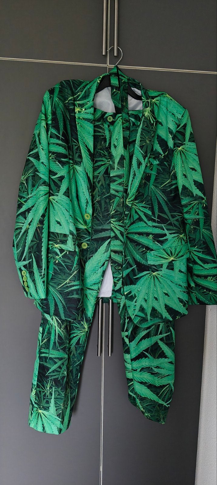 kostuum/pak 'wietblad'  - Broek, jasje en stropdas, Kleding | Heren, Ophalen of Verzenden, Gedragen, Maat 48/50 (M), Groen