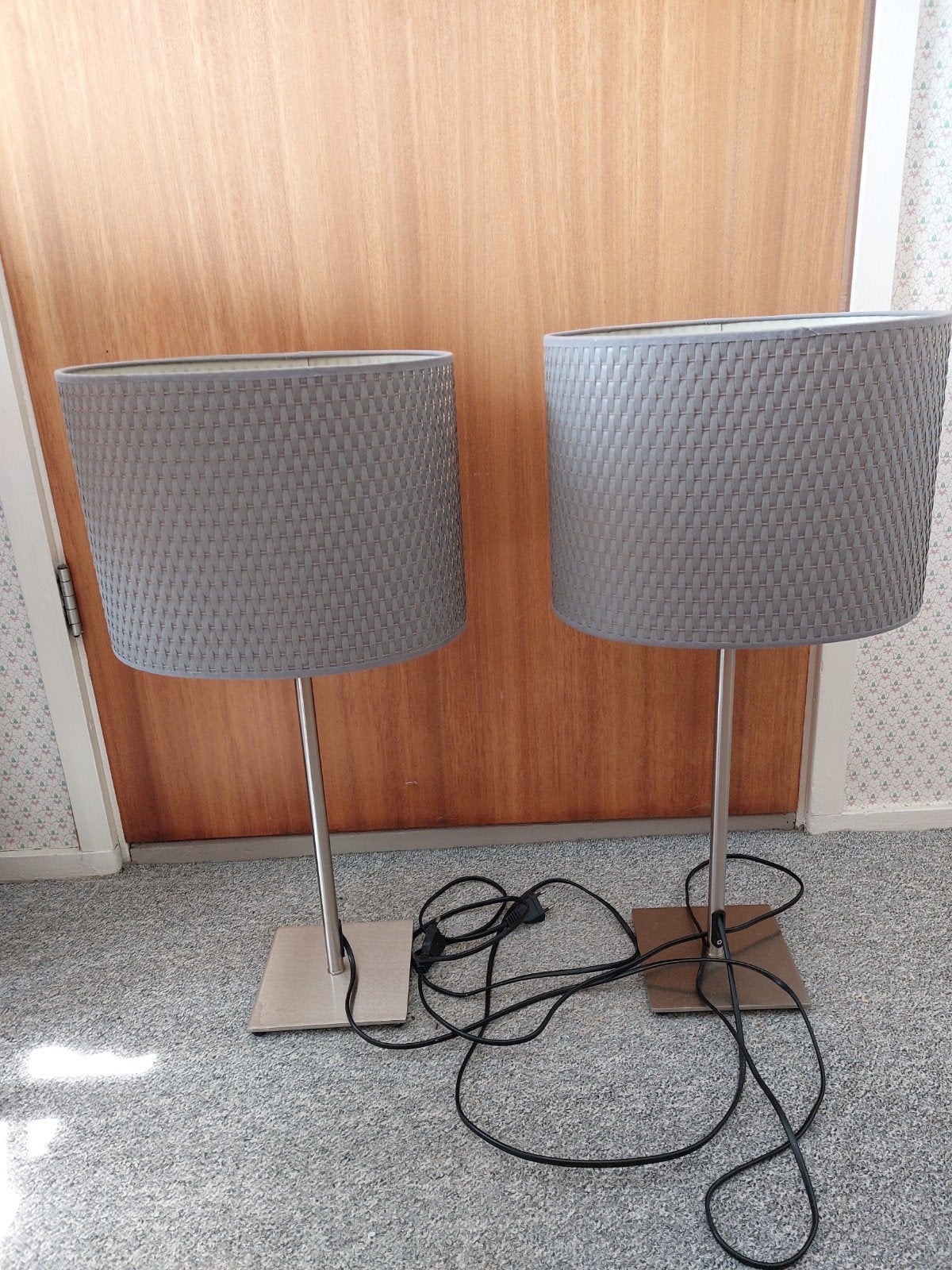 Twee staande lampen, Ophalen