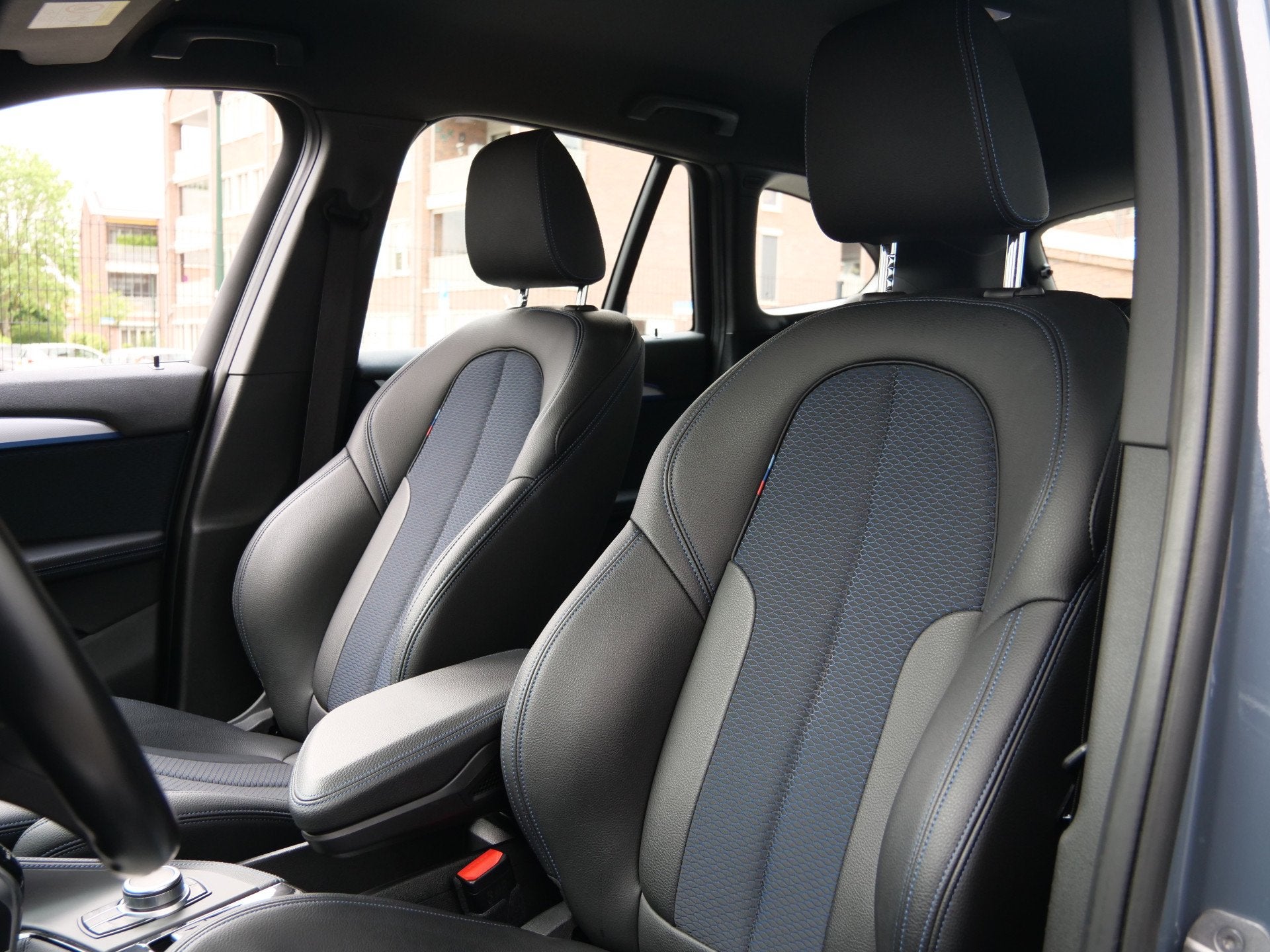 BMW X1 sDrive18i High Executive 136 Pk Automaat Navigatie /, 136 pk, Gebruikt, Leder en Stof, 3 cilinders