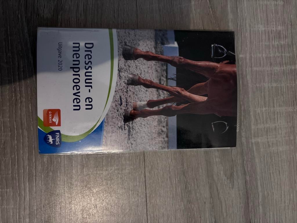 Dressuur- en menproeven boekje 2020, Ophalen of Verzenden, Gelezen, Overige sporten