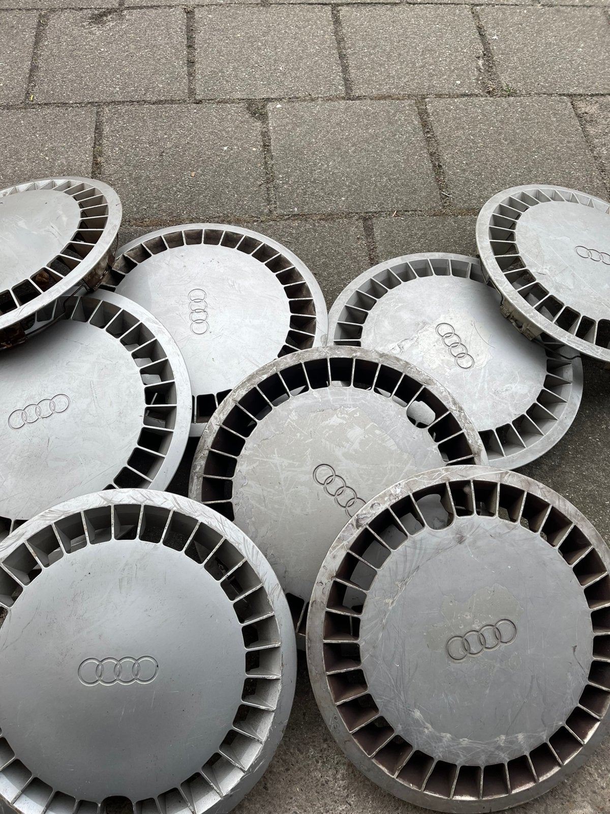 Audi 80 b2 wieldoppen 13 inch, Auto diversen, Ophalen, Zo goed als nieuw