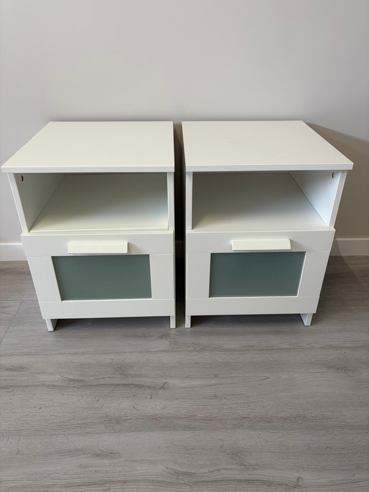 Nachtkastjes brimnes, Huis en Inrichting, Slaapkamer | Nachtkastjes, Ophalen, Zo goed als nieuw, Minder dan 45 cm, Minder dan 55 cm