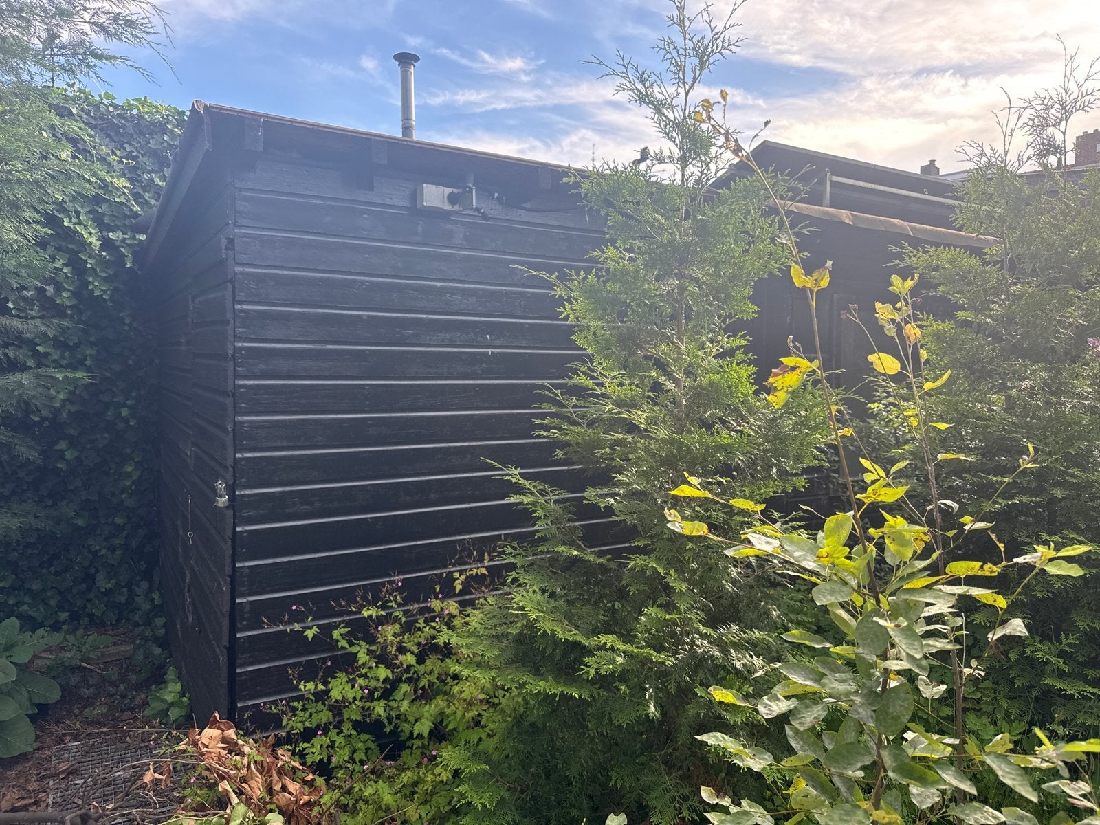 Houten schuur/kippenhok, met 2 zonnepanelen, Ophalen, Gebruikt, Hout, Overige typen