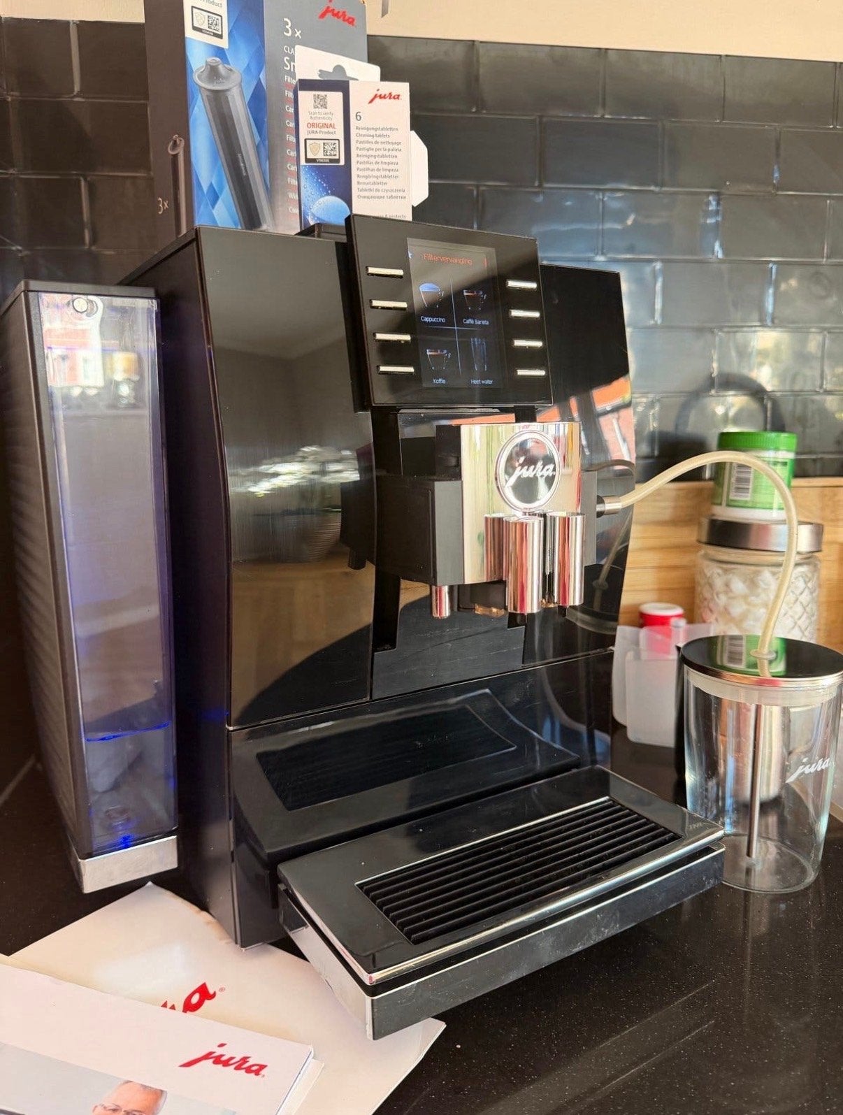 Jura Z6 GII Carbon Black Aluminium - Nieuwe type Z6 model !!, Gebruikt, 10 kopjes of meer, Koffiemachine, Koffiebonen