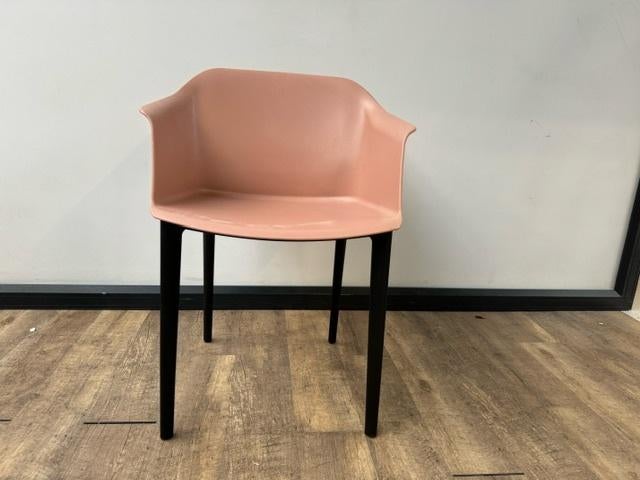 Roze kunststof kuipstoel, Huis en Inrichting, Stoelen, Ophalen of Verzenden, Overige kleuren, Kunststof, Eén