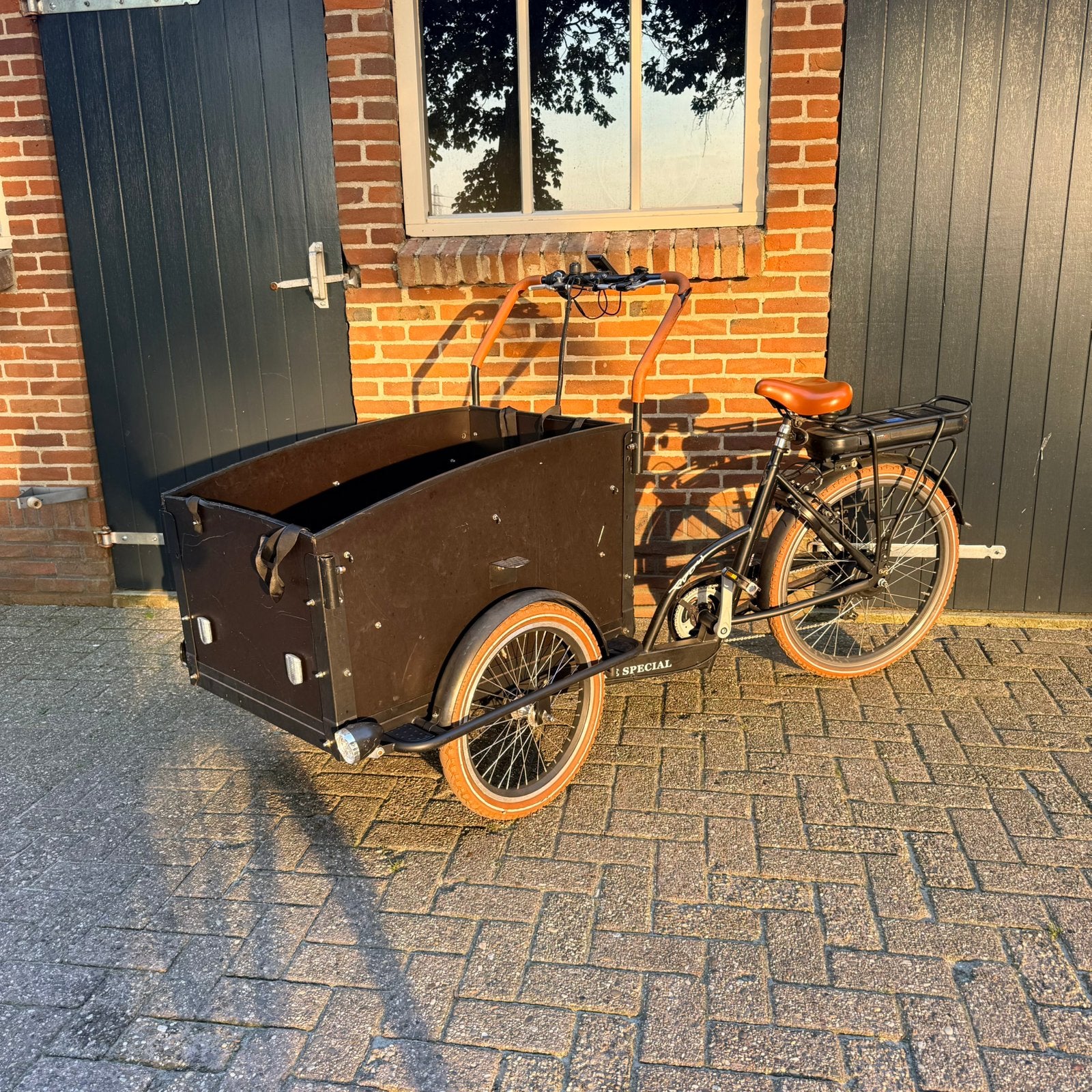Elektrische bakfiets Troy, Ophalen, 4 kinderen of meer, Elektrisch, Zo goed als nieuw