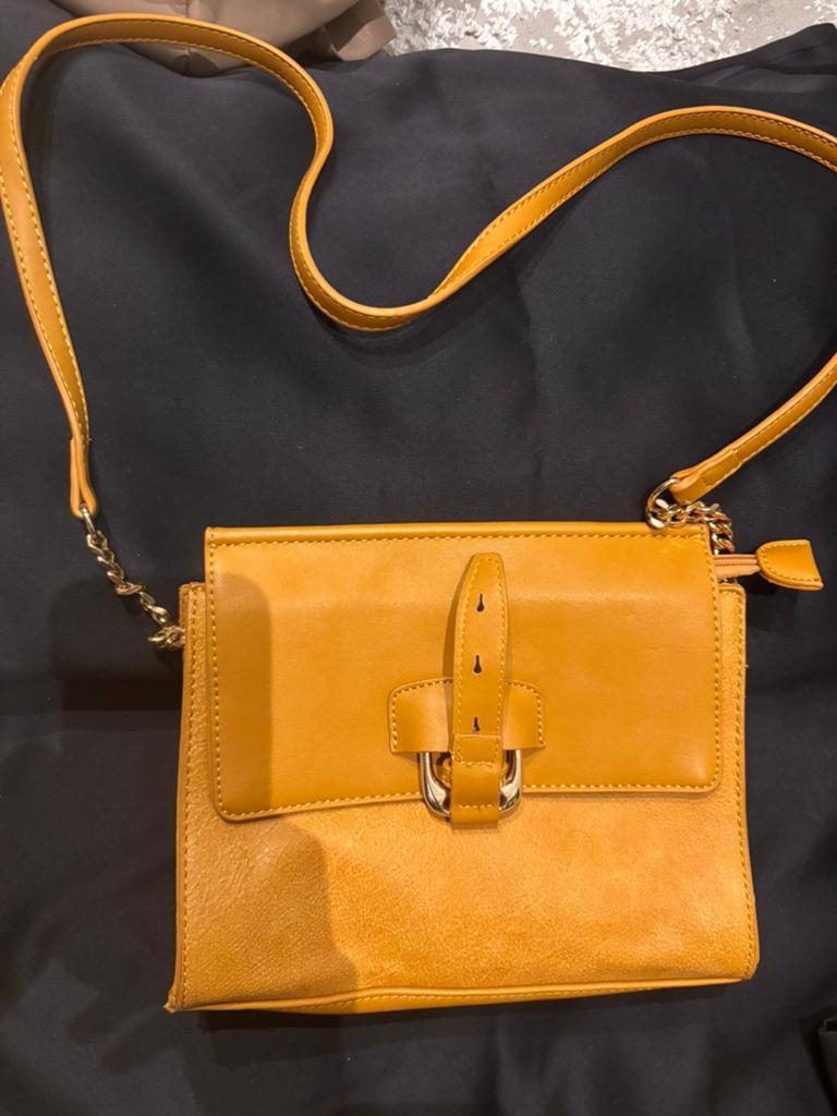 Stijlvol Geel Schoudertasje - Zo goed als nieuw, Sieraden, Tassen en Uiterlijk, Tassen | Damestassen, Ophalen, Zo goed als nieuw