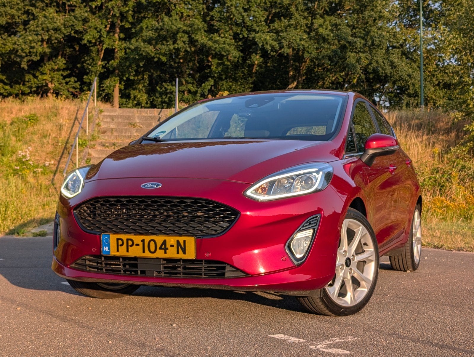 Ford Fiësta 1.0 Ecoboost 100pk 6-bak nw APK trekhaak, Voorwielaandrijving, 40 €/maand, Euro 6, 580 kg