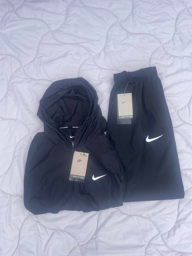 Nike trainingspak maat M - Nieuw met kaartjes, Ophalen of Verzenden, Zo goed als nieuw