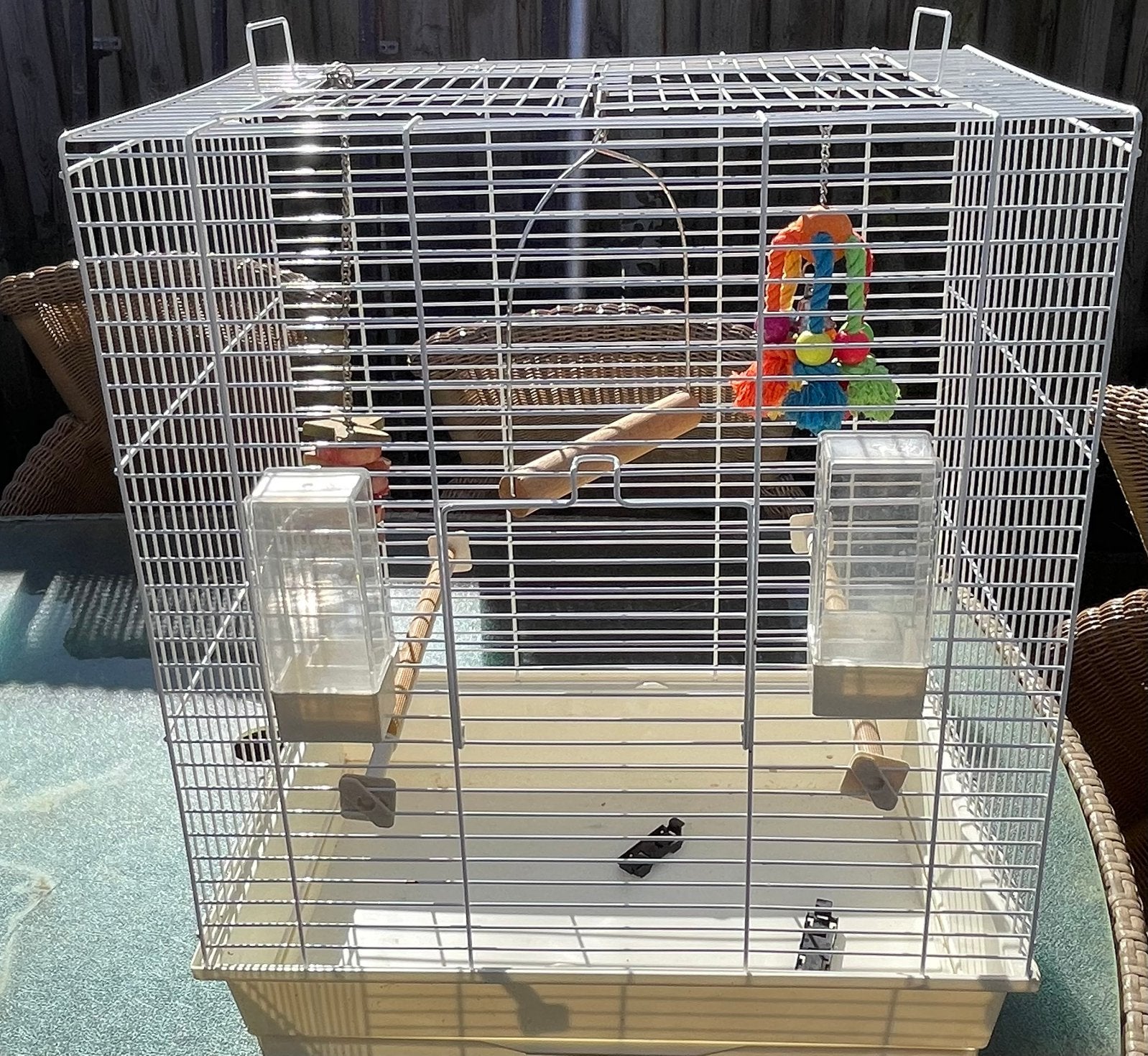 Parkieten mooi grote kooi met toebehoren en spellen te koop, Ophalen, Gebruikt, Metaal, Vogelkooi