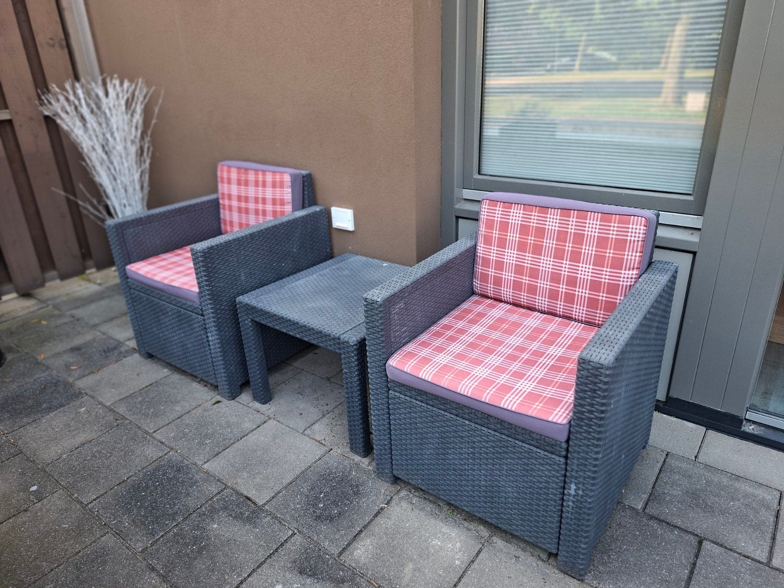 Gezellige loungeset:  2 stoelen met kussens en bijzettafel, Tuin en Terras, Tuinsets en Loungesets, Gebruikt, Bijzettafel, Loungeset