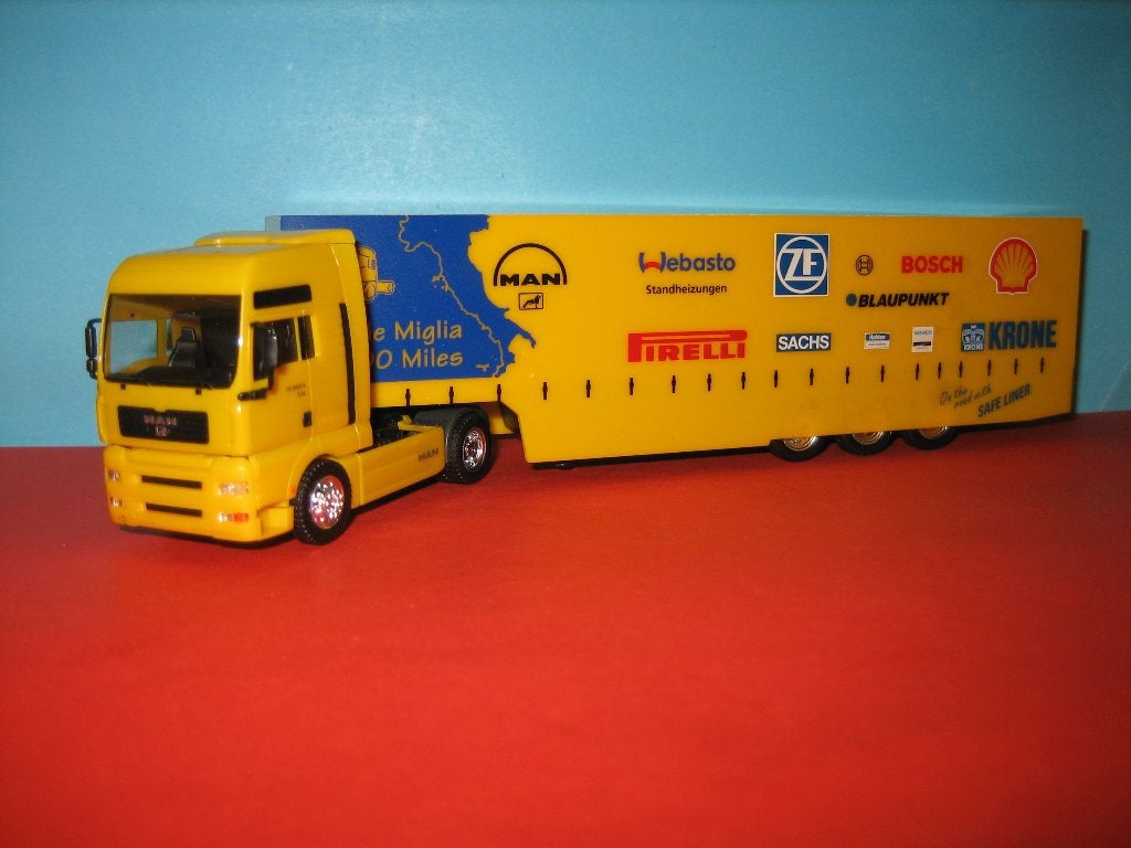 Mille-Miglia  MAN met oplegger  Herpa, Hobby en Vrije tijd, Modelauto's | 1:87, Ophalen of Verzenden, Zo goed als nieuw, Bus of Vrachtwagen