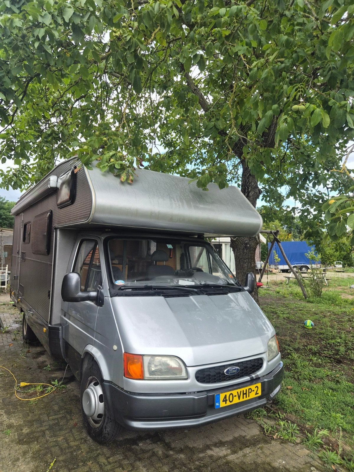 Fijne 6-persoons camper met veel slaap- en bergruimte, Chemisch toilet, Alkoof, Ringverwarming, Koelkast