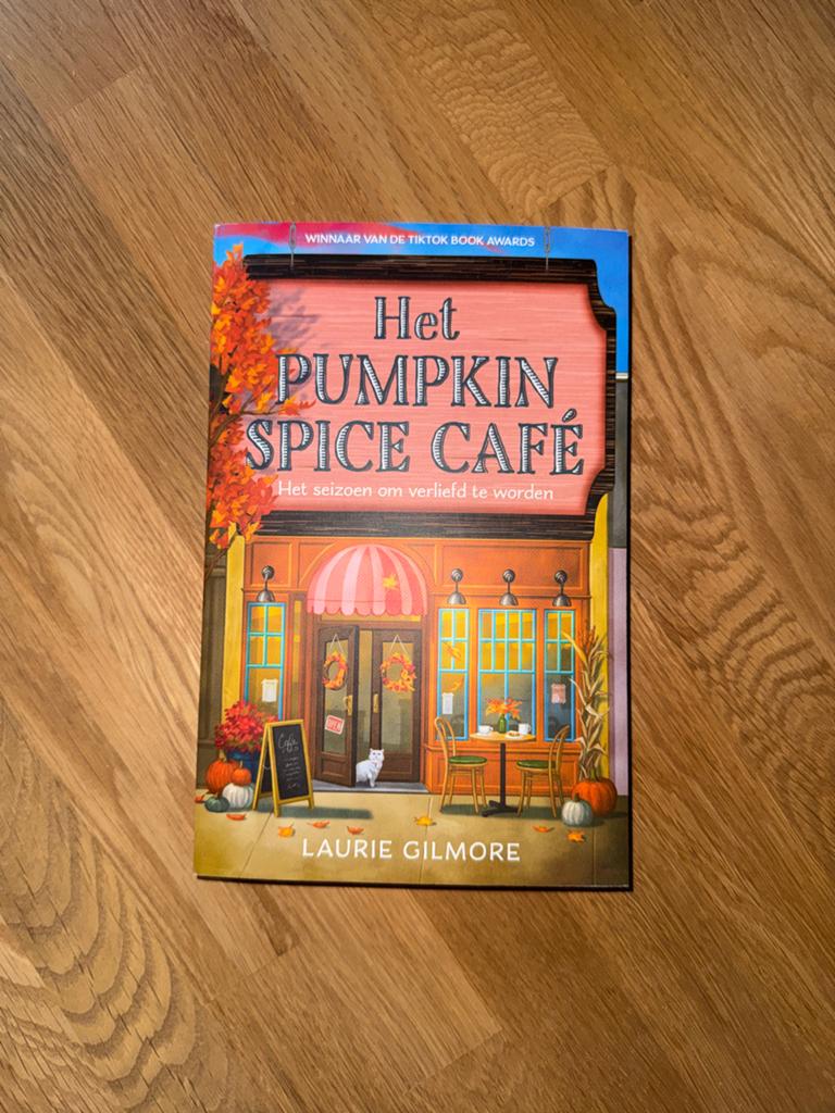 Het pumpkin spice cafe -  boek, Ophalen of Verzenden, Nieuw