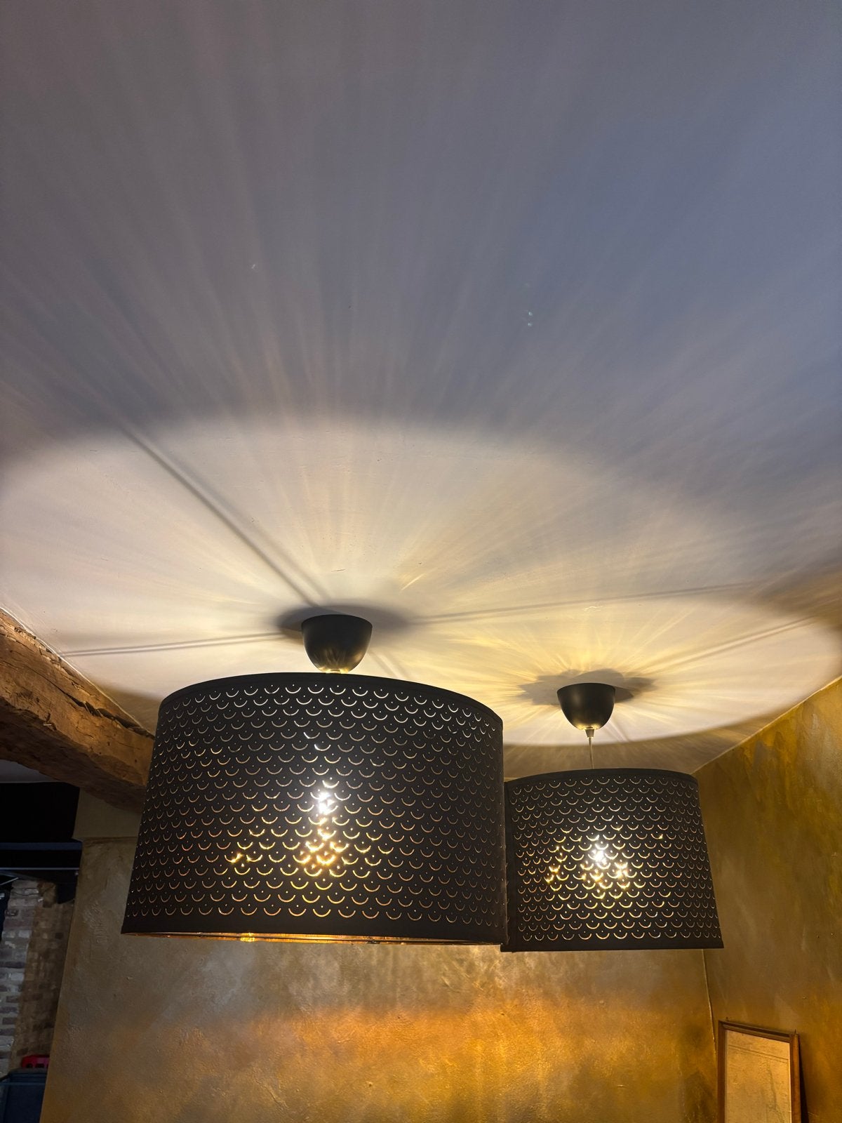 Twee IKEA Nymö lampenkappen, zwart/messingkleur, Huis en Inrichting, Lampen | Lampenkappen, Zwart, Rond, Zo goed als nieuw, Ophalen