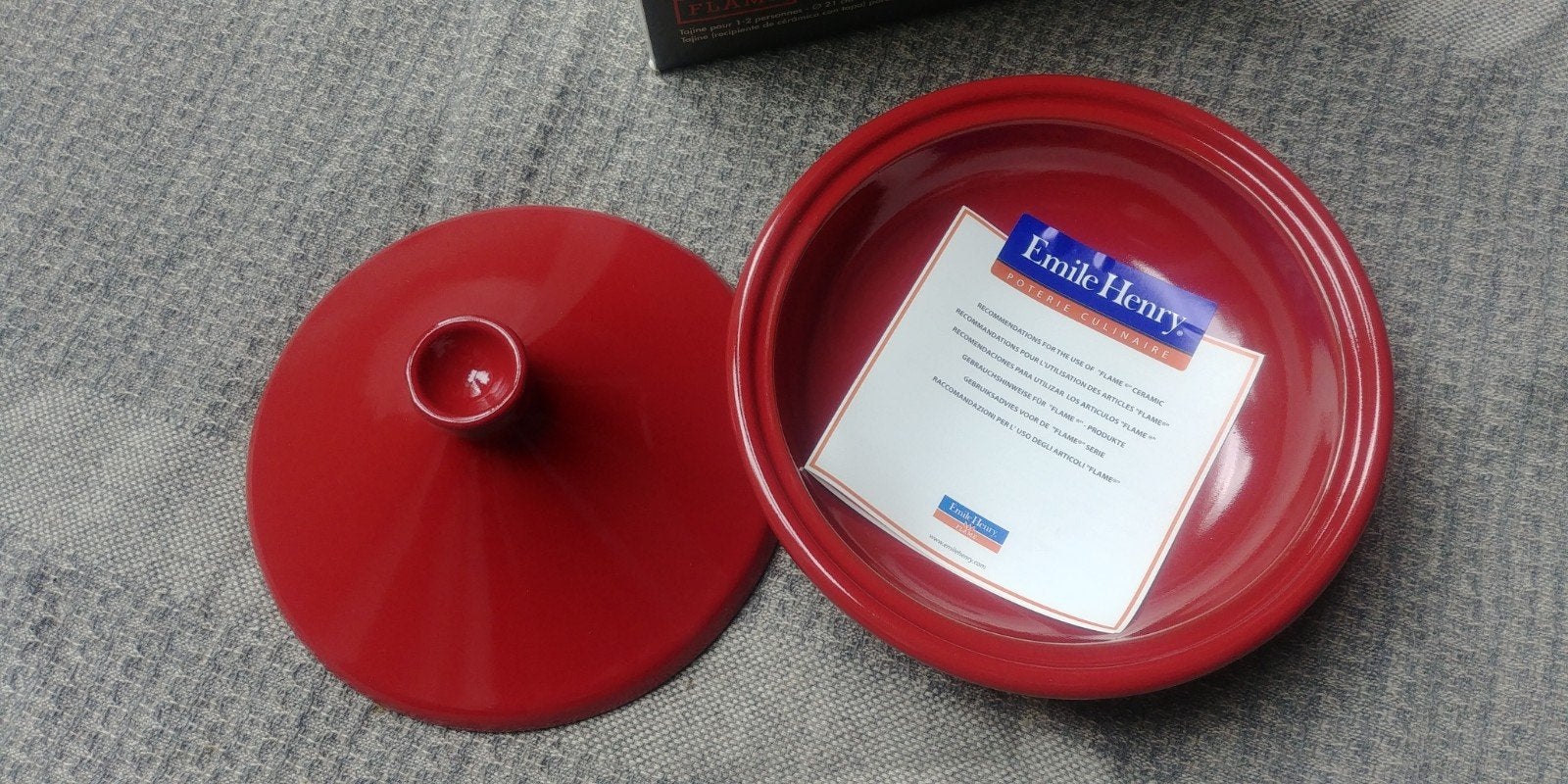 2 mooie rode tajines van Emile Henry, Ophalen, Tajine, Nieuw, Steen/keramiek