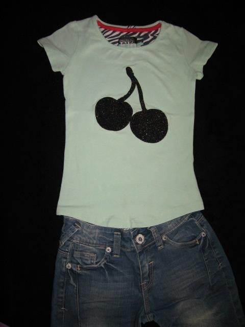 Super leuk groen stretch shirtje van FLO met kersen maat 116, Zo goed als nieuw, Verzenden, Meisje, Shirt of Longsleeve