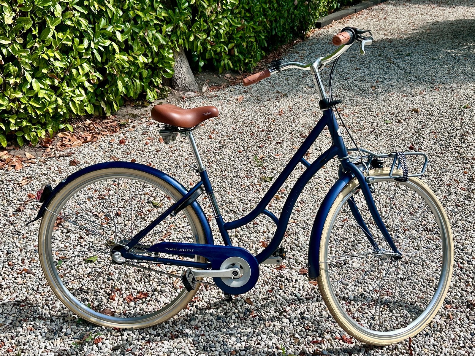 Vrijwel nieuwe Volare damesfiets 28 inch, Fietsen en Brommers, Fietsen | Dames | Damesfietsen, Terugtraprem, Versnellingen, Zo goed als nieuw