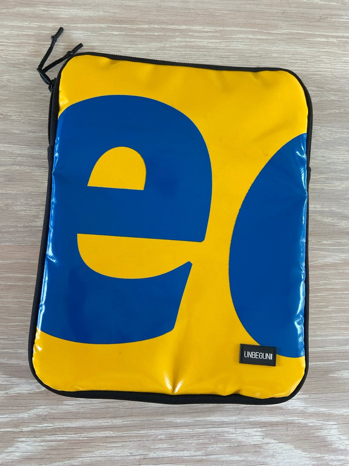 UNBEGUN iPad hoes van gerecycled 'Boedelbak zeil', 10 inch, Overige modellen, Overige kleuren, Ophalen of Verzenden