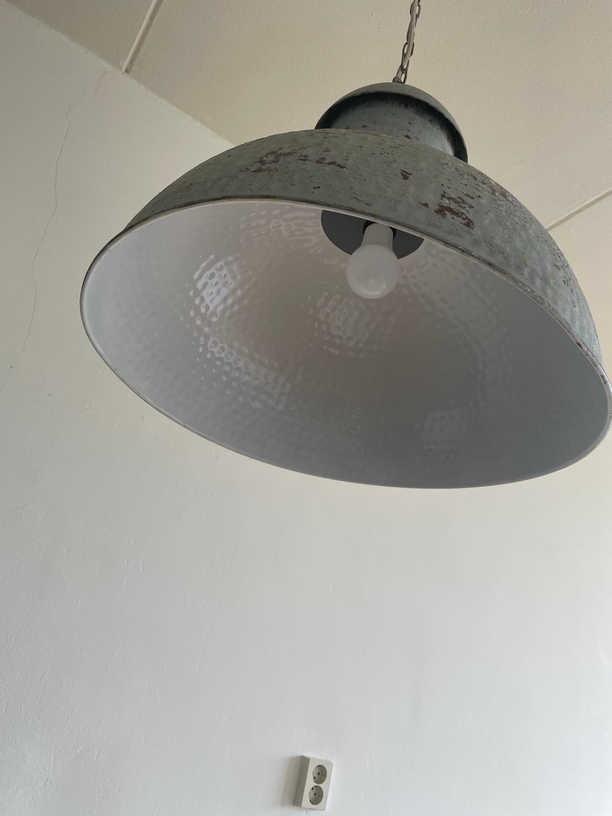 Industriële hanglamp - robuust en sfeervol, Huis en Inrichting, Lampen | Hanglampen, Ophalen, Gebruikt, Metaal, E27 (groot)