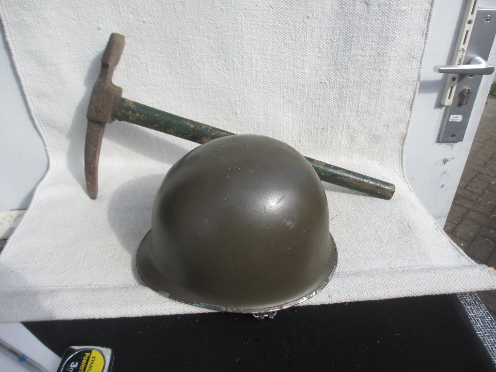 Belgische helm 1955 /militaire bijl wo2, Verzamelen, Ophalen of Verzenden, Landmacht, Overige gebieden, Helm of Baret