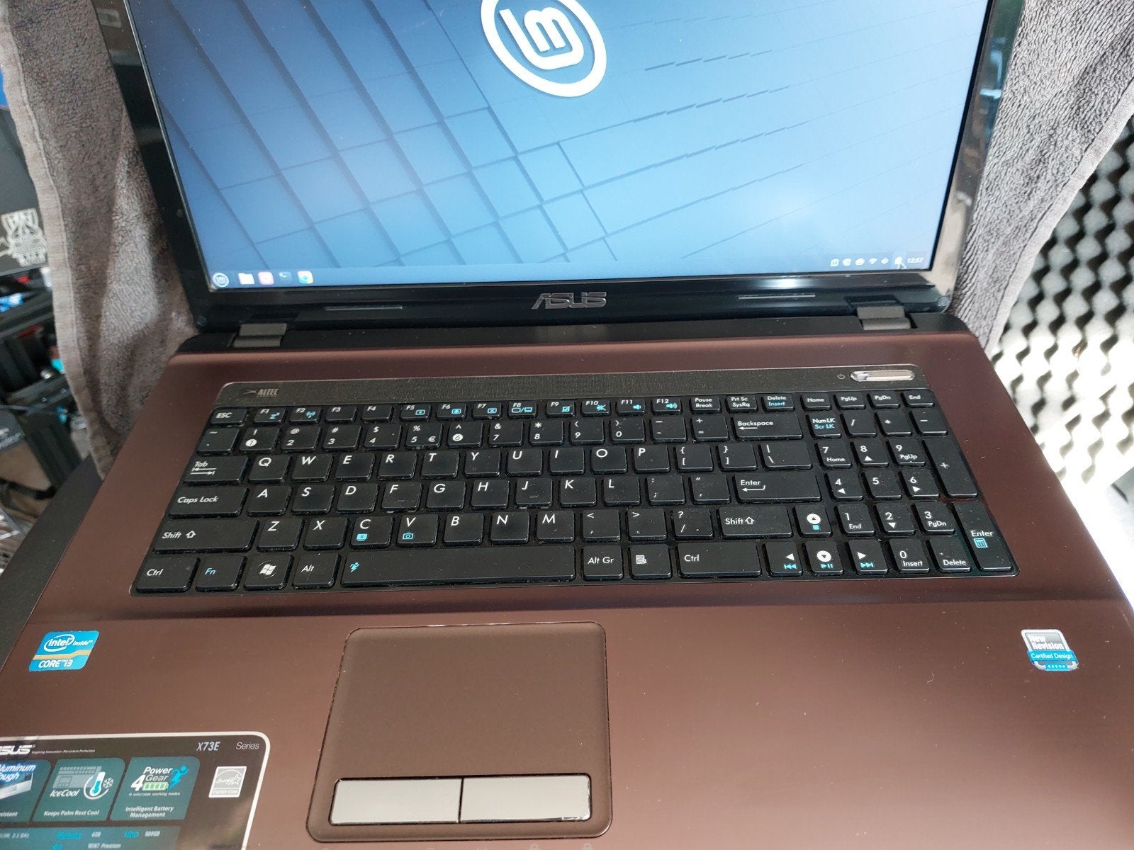 Nette en goed draaiende Asus X73E 17 inch laptop, Met videokaart, 2 tot 3 Ghz, 8 GB, ASUS