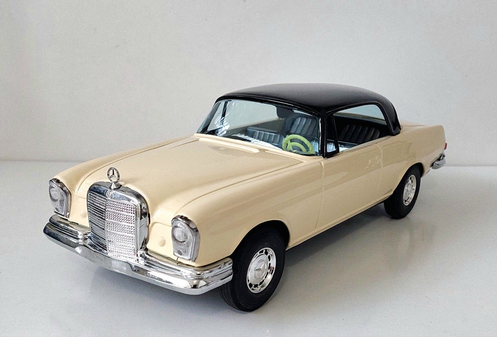ICHIKO Mercedes 250 SE 1966 Blikken Speelgoed NIEUWSTAAT, Antiek en Kunst, Ophalen of Verzenden