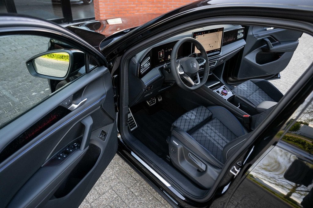 Volkswagen Tiguan 1.5 eHybrid R-Line Edition Black Style H/K, Stof, Euro 6, 150 min, Zwart