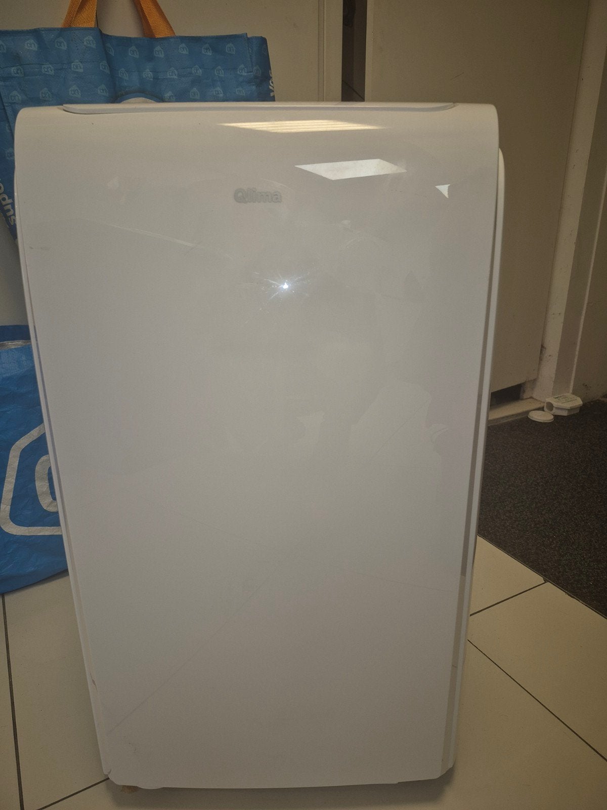 Qlima Mobiele Airco met Afvoerslang en Afstandsbed, Ophalen, Koelen en Ontvochtigen, Energieklasse A of zuiniger, 3 snelheden of meer